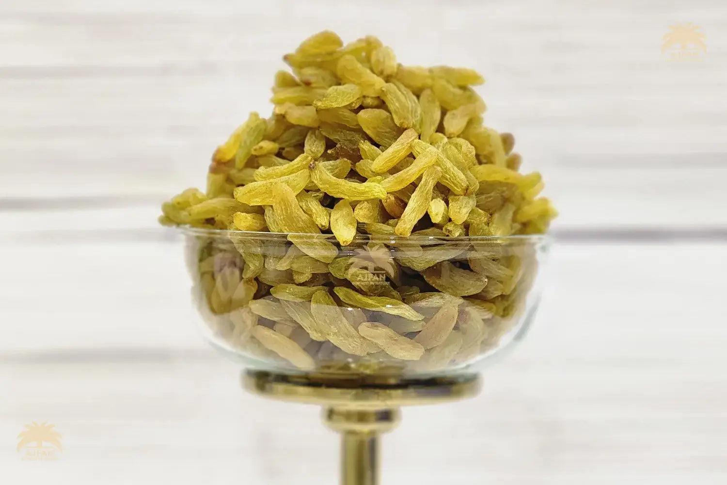 Golden Long Raisins – Soft, Juicy & Nutrient-Packed Kismis
